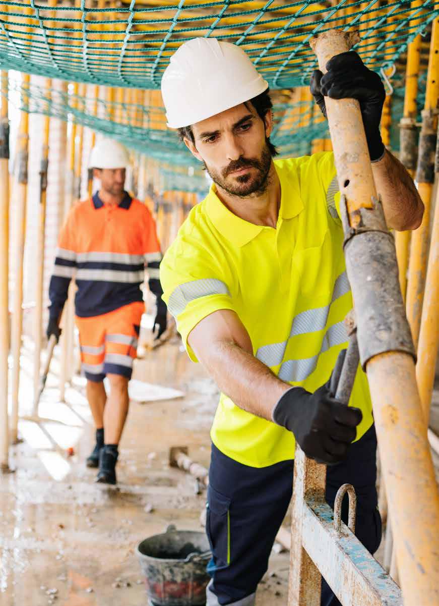 Trabajador con prendas de Velilla